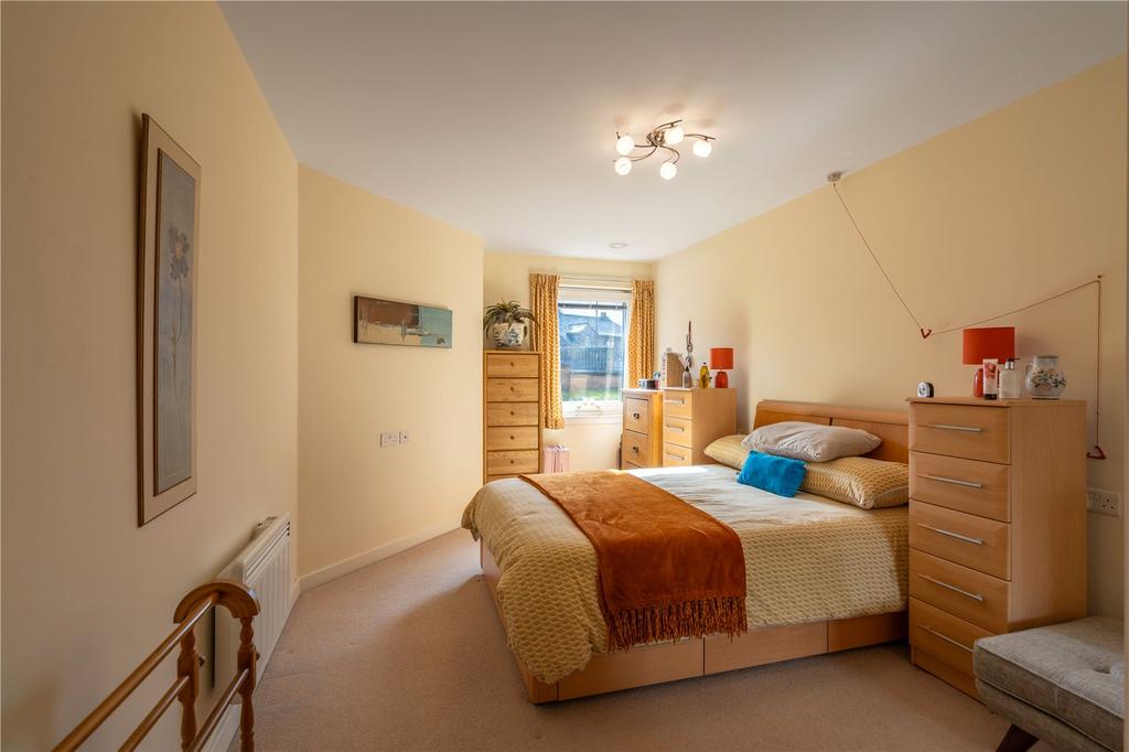 8 Lyle Court 8