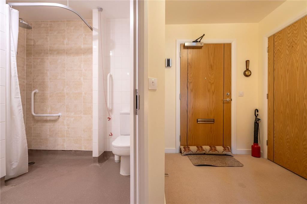 8 Lyle Court 10