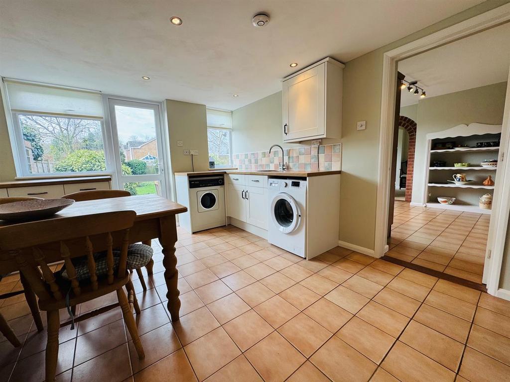 Utility/breakfast room: