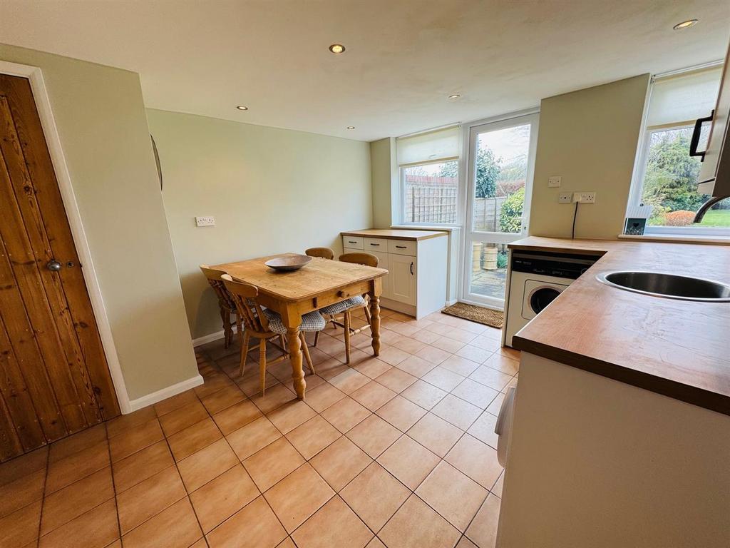 Utility/breakfast room: