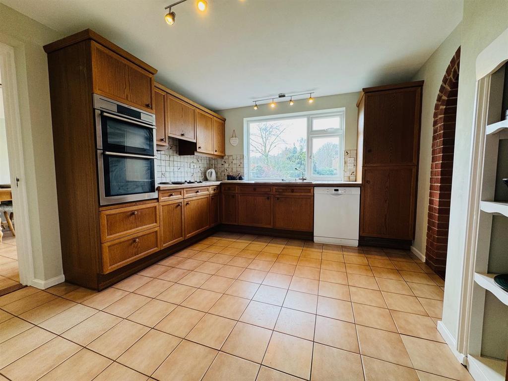 Kitchen: