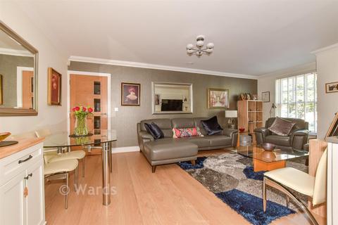 1 bedroom ground floor flat for sale, Elms Court, Canterbury CT1