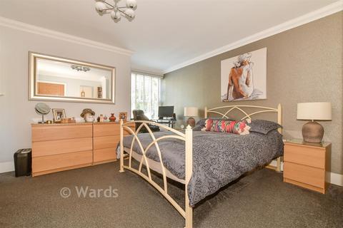1 bedroom ground floor flat for sale, Elms Court, Canterbury CT1