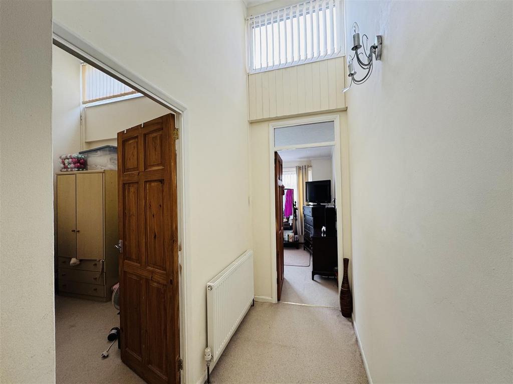 1 st floor landing: