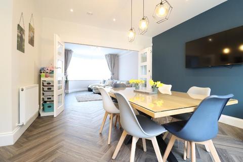 5 bedroom semi-detached house to rent, Edgware, Middlesex HA8