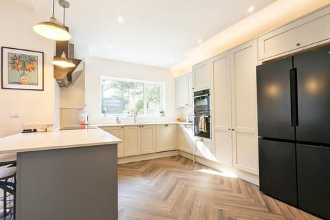 5 bedroom semi-detached house to rent, Edgware, Middlesex HA8