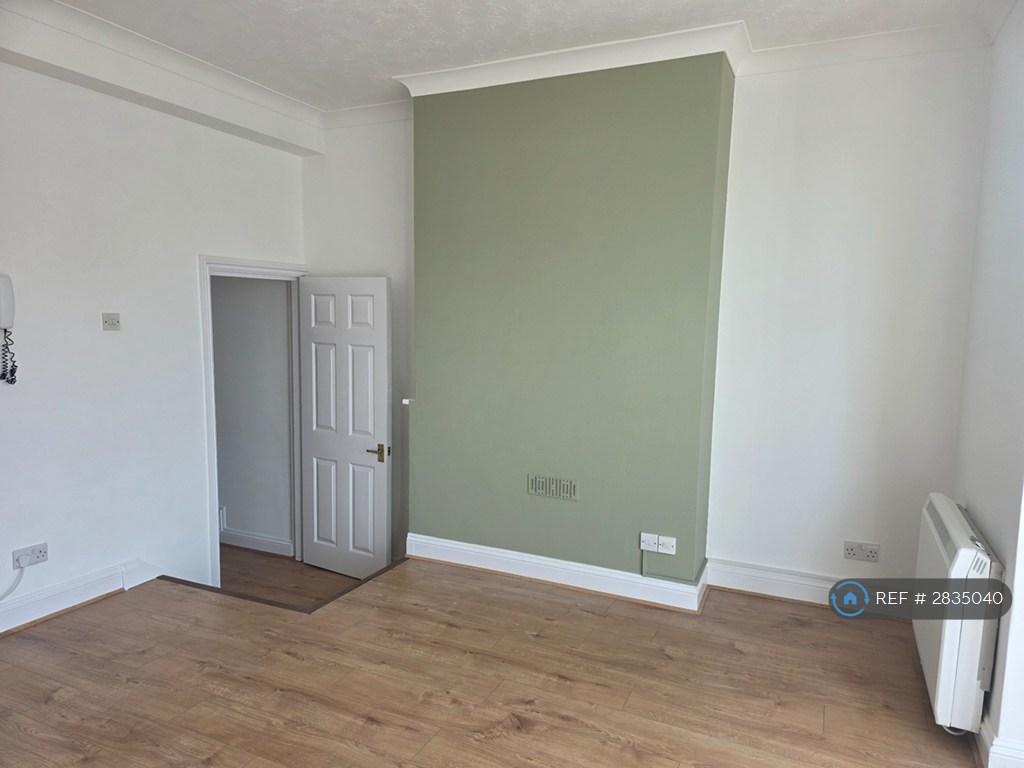 Dining/Living Room Area