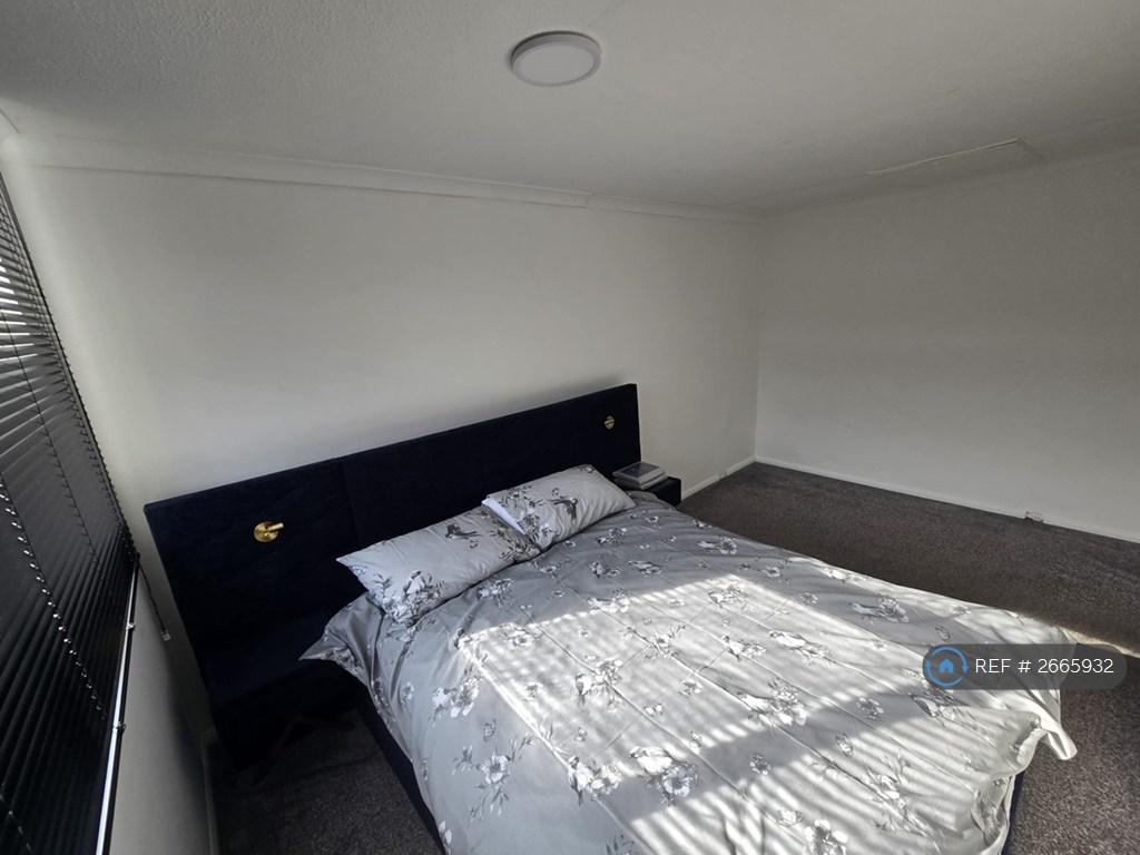 Bedroom 1 - Double b