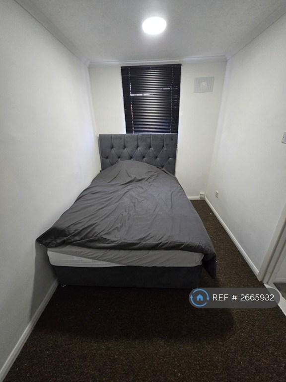 Bedroom 2 - Double b