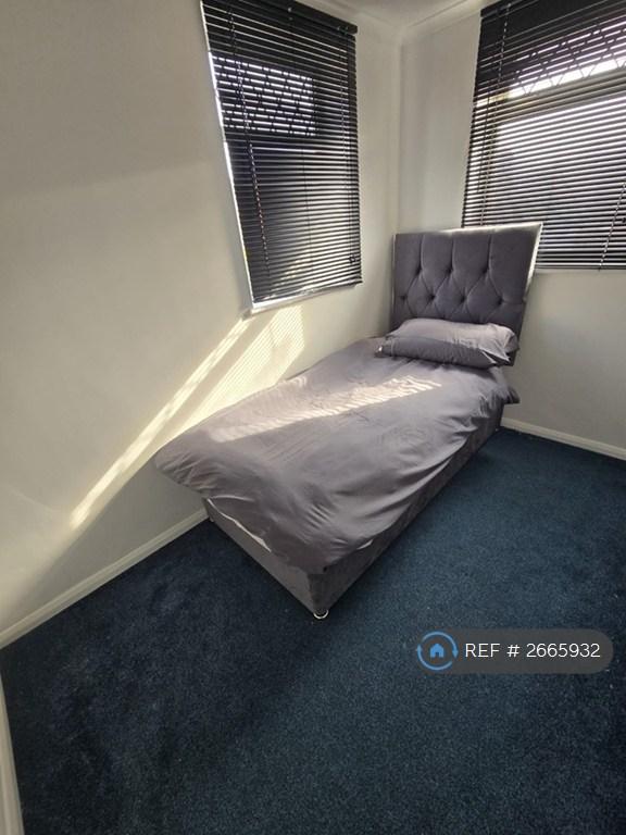 Bedroom 3 - Single a