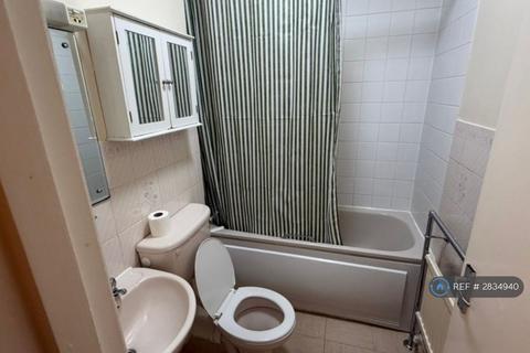 2 bedroom flat to rent, North Maida Vale, London, NW6