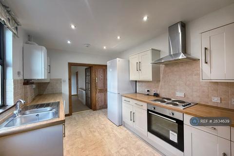 3 bedroom terraced house to rent, Windsor Street, Milton Keynes, MK12