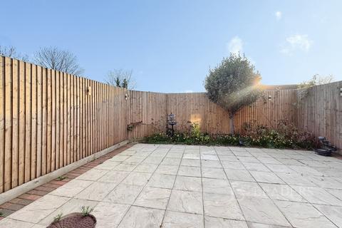 3 bedroom end of terrace house for sale, Pilgrims Way, Bedford, Bedfordshire