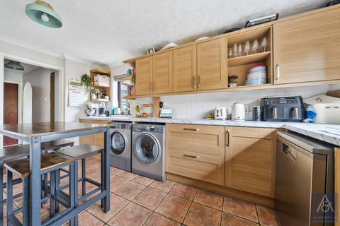3 bedroom semi-detached house for sale, Manor Park, Buckingham MK18