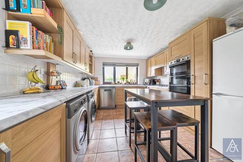 3 bedroom semi-detached house for sale, Manor Park, Buckingham MK18