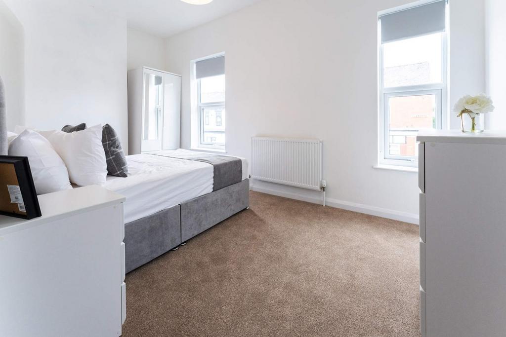 Bright, neat double room with neutral décor...