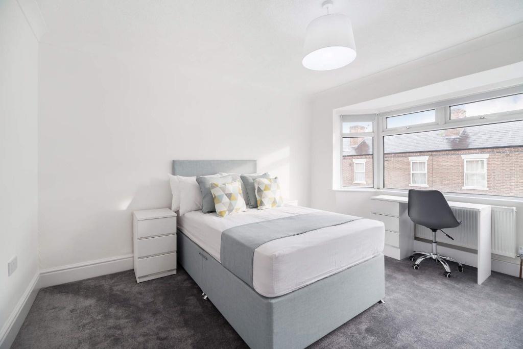 Bright bedroom with bay window and desk...