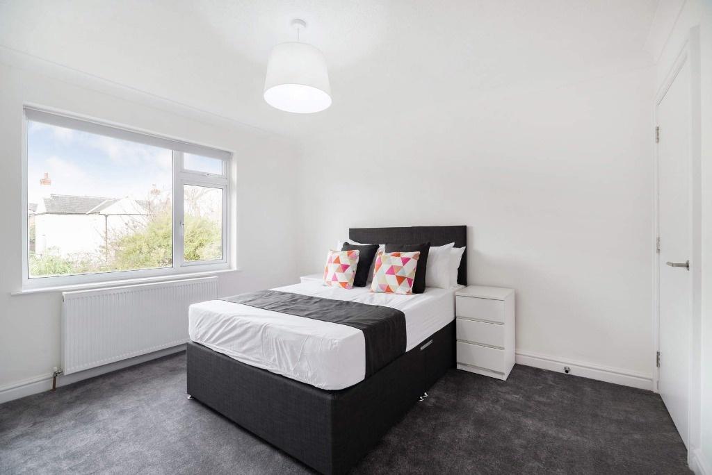 Bright, neat double bedroom with modern decor...