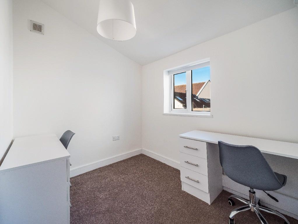 Bright, simple single room with study space...