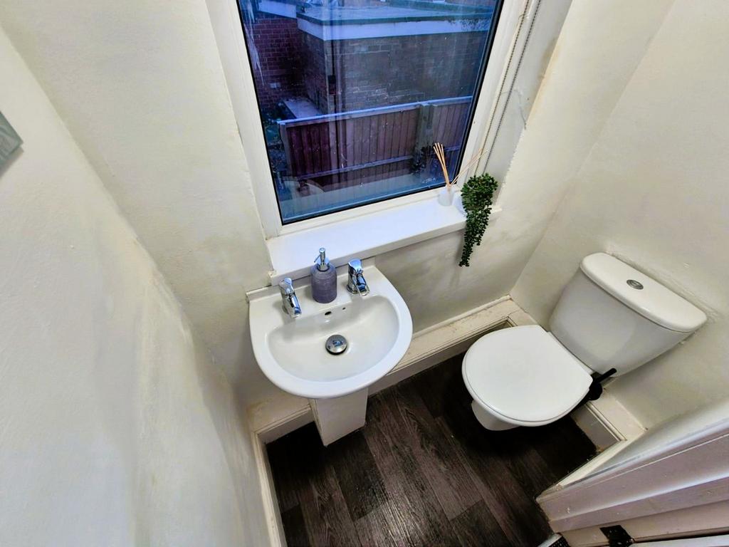 Compact bathroom with sink and WC...
