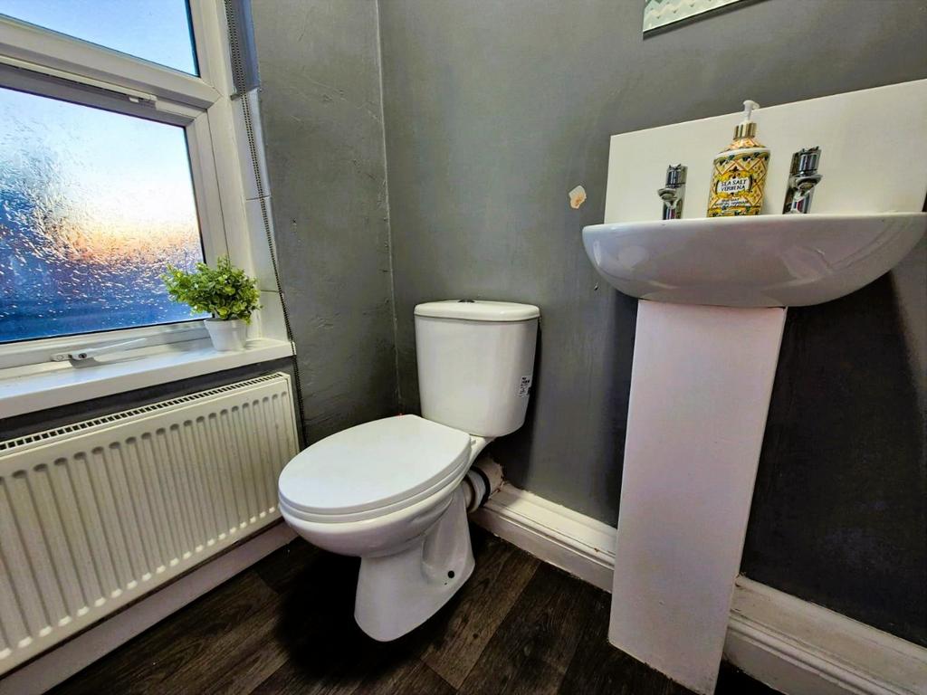 Clean modern WC with pedestal sink...