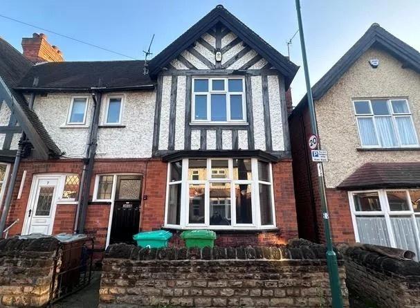 Attractive bay-front terraced home with seating...