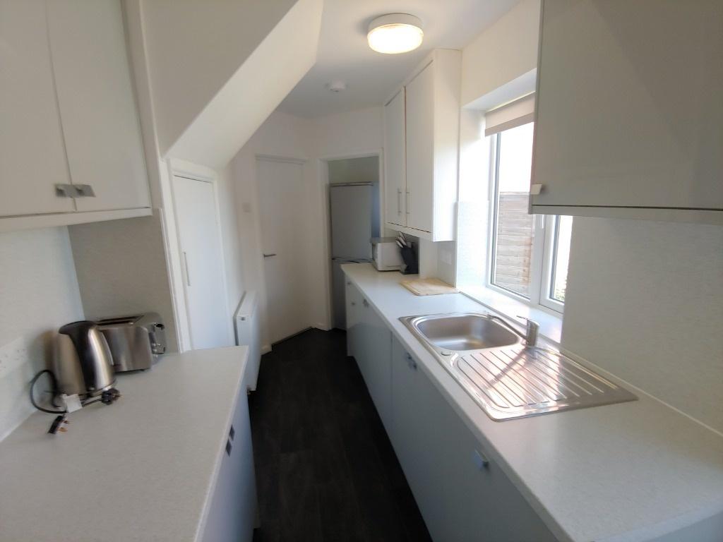 Neat galley kitchen with modern fittings...