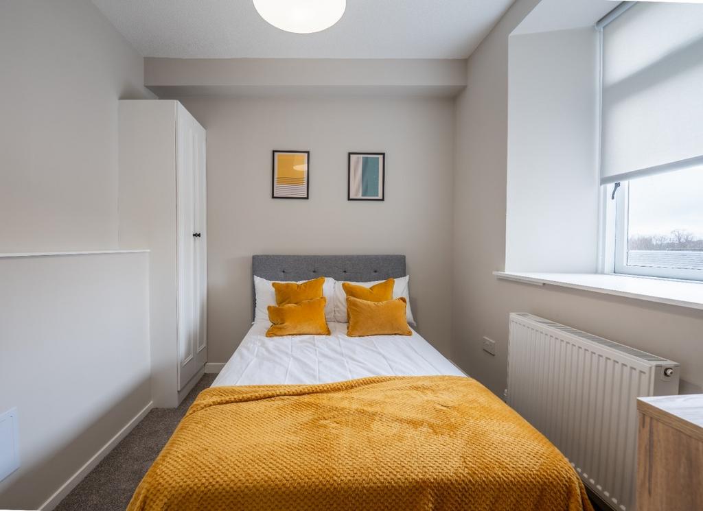 Bright, tidy bedroom with cozy double bed...