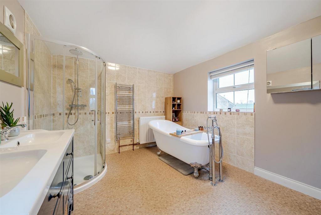 En-suite to Master