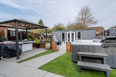 undefined, Lockington Crescent, Bedfordshire LU5