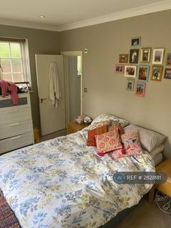 3 bedroom flat to rent, Streatham Common North, London, SW16