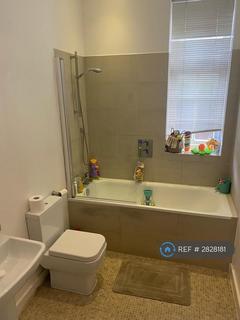 3 bedroom flat to rent, Streatham Common North, London, SW16