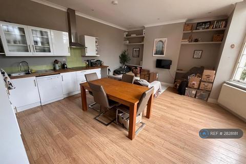 3 bedroom flat to rent, Streatham Common North, London, SW16