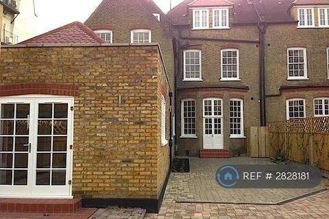 3 bedroom flat to rent, Streatham Common North, London, SW16
