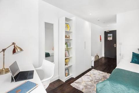 Studio to rent, Education Square