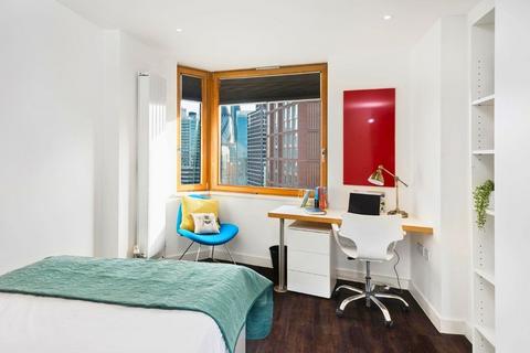 Studio to rent, Education Square
