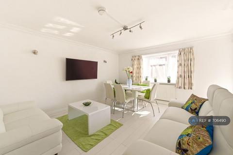 4 bedroom flat to rent, Avenue House, London, NW6