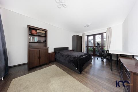 3 bedroom semi-detached house for sale, Comfrey Court, Grays
