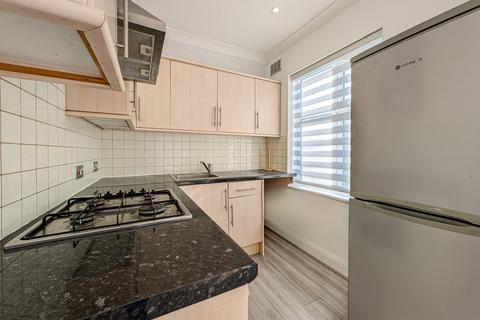 3 bedroom flat to rent, Hamilton Road, London