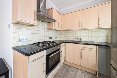 3 bedroom flat to rent, Hamilton Road, London