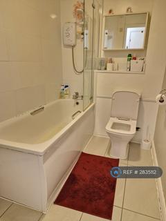 1 bedroom in a flat share to rent, Noble Court, Mitcham, CR4