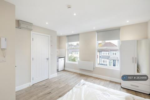Studio to rent, Hedge Place Road, Greenhithe, DA9