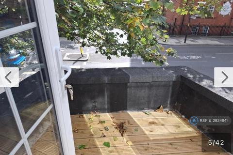 1 bedroom in a house share to rent, New Church Road, London, SE5
