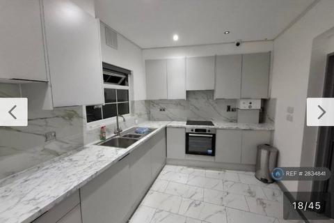 1 bedroom in a house share to rent, New Church Road, London, SE5