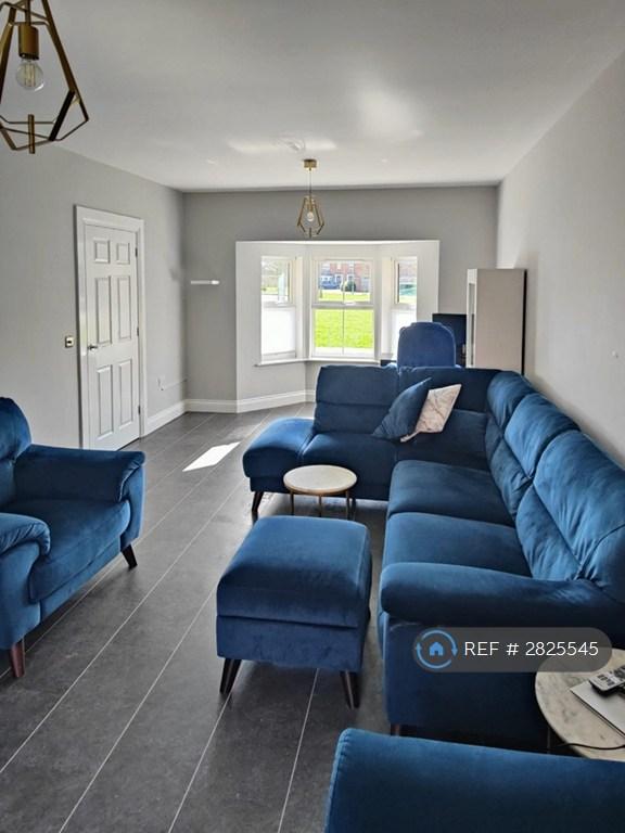 Lounge Facing Front Of House.