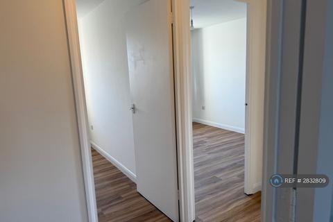 2 bedroom flat to rent, Cherry Blossom Close, London, N13
