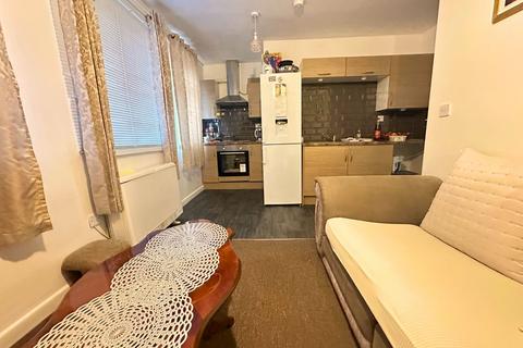 undefined, Flat 1b Lynton Avenue, West Bromwich