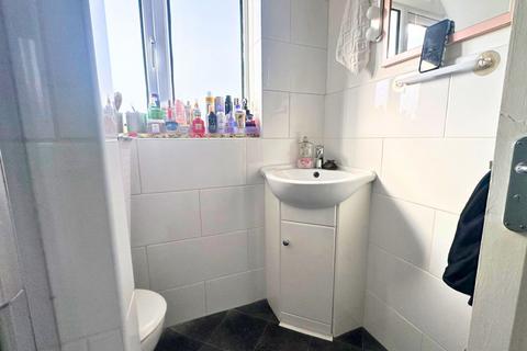 undefined, Flat 1b Lynton Avenue, West Bromwich