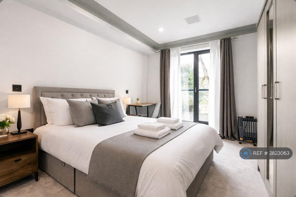 2nd Ensuite Double Bedroom (No Tv)