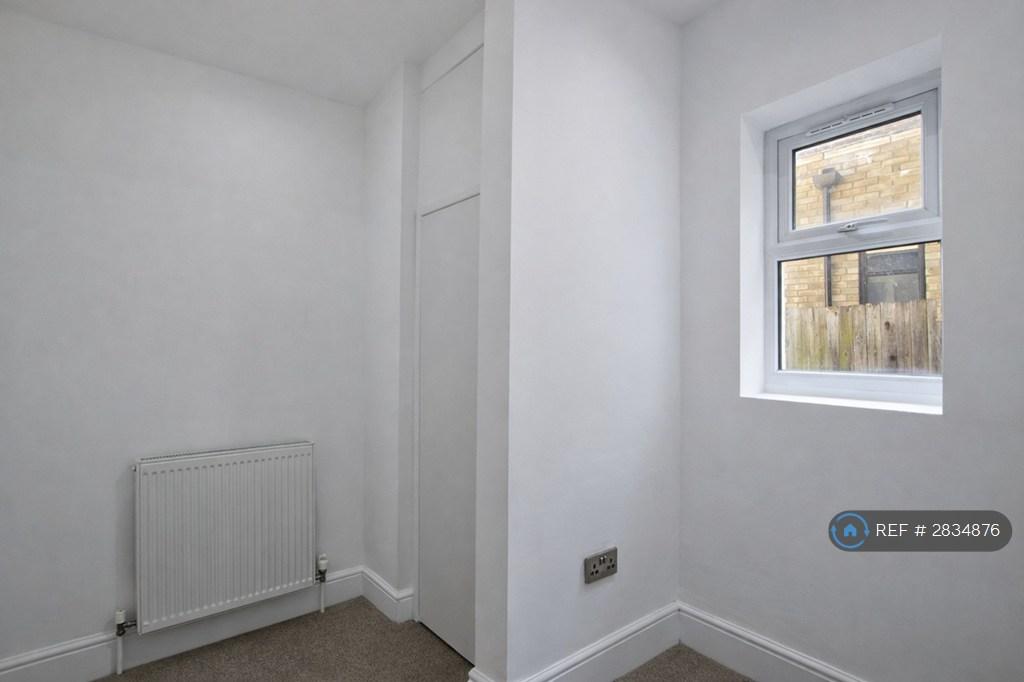 Bedroom / Home Office